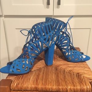 JESSICA SIMPSON NEW LACE UP W/ GROMMET HEELS.